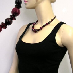 necklace dark red wooden brown beads