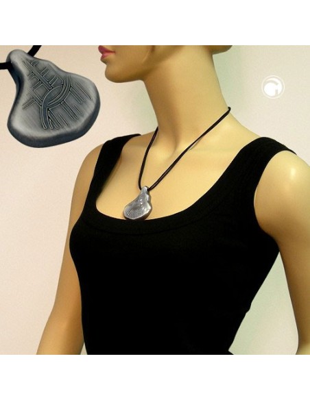 necklace pendant with pattern