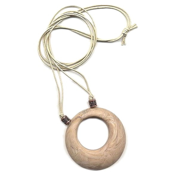 necklace beige marbled amulett 80cm