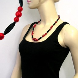 necklace olive shaped and round beads red and black