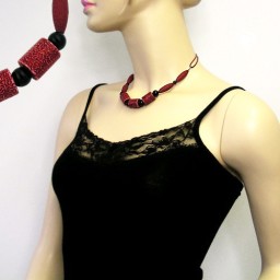 necklace dark red & black beads