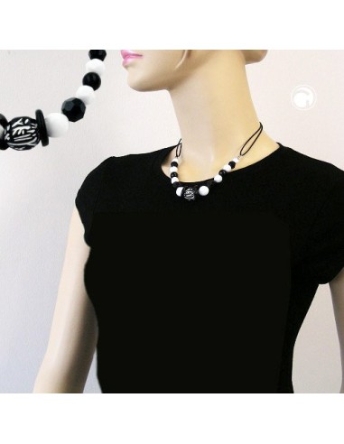 necklace beaded black and white