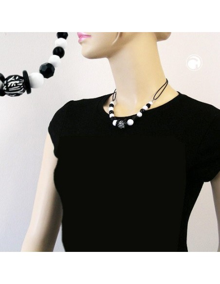 necklace beaded black and white
