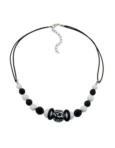 necklace beaded black and white