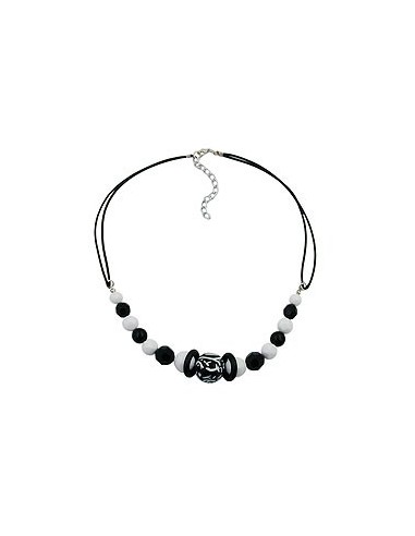 necklace beaded black and white