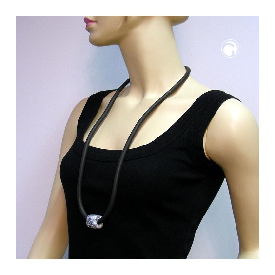 necklace square bead black-white