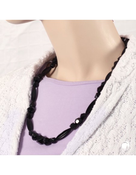 necklace plastic beads black