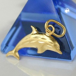 pendant dophin with diamond cut 8k gold