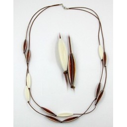 necklace olive-shape with grooves