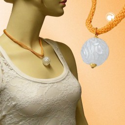 necklace eyecatching bead white