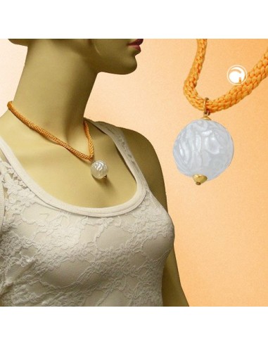 necklace eyecatching bead white