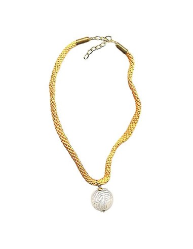 necklace eyecatching bead white