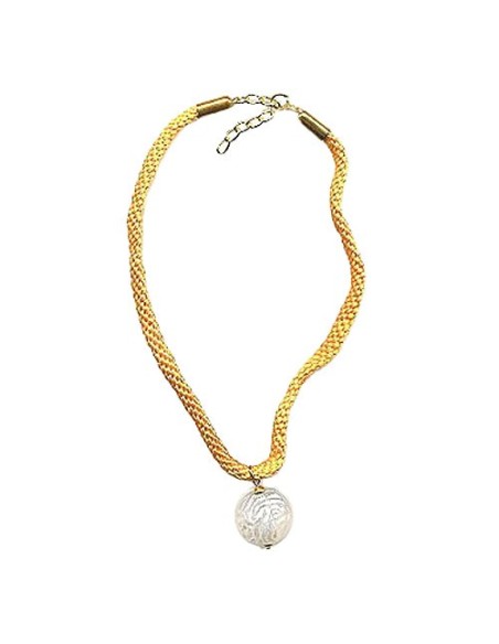 necklace eyecatching bead white