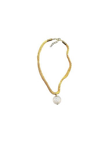 necklace eyecatching bead white