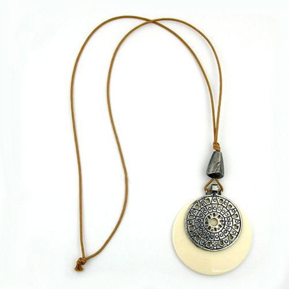 necklace antique retro design ivory/ silver colours