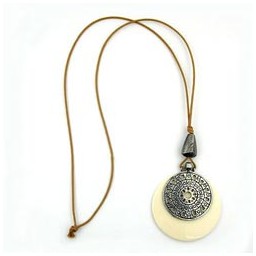 necklace antique retro design ivory/ silver colours