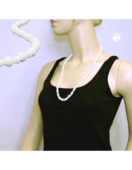 necklace round beads and knot beads white
