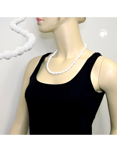necklace round beads and knot beads white