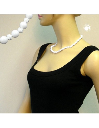 necklace round beads and knot beads white