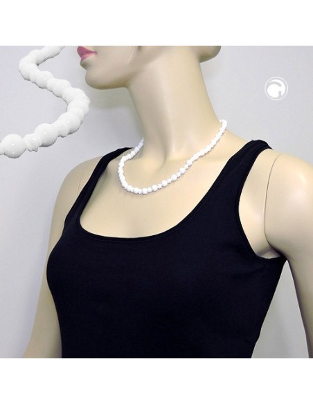 necklace round beads and knot beads white